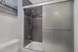 815 Leicester Rd, Elk Grove Village, IL 60007 - Photo 18