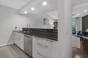 815 Leicester Rd, Elk Grove Village, IL 60007 - Photo 12