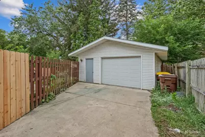 1614 S Carroll Avenue, Freeport, IL 61032 - Photo 10