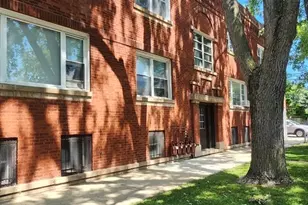 4252 W Henderson St, Chicago, IL 60641 - Photo 2