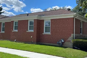 3333 W 102nd St, Evergreen Park, IL 60805 - Photo 2