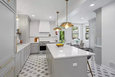 1907 W Berwyn Avenue, Chicago, IL 60640 - Photo 8
