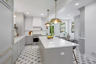 1907 W Berwyn Ave, Chicago, IL 60640 - Photo 8