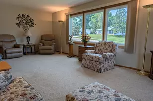 1358 Empire Ct, Freeport, IL 61032 - Photo 4