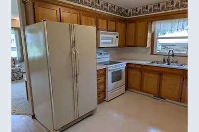1358 Empire Court, Freeport, IL 61032 - Photo 8