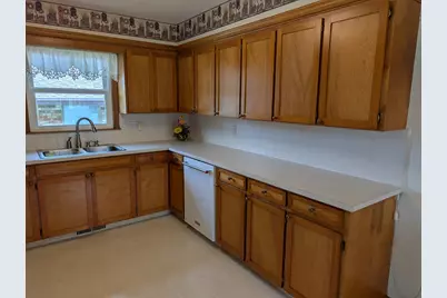 1358 Empire Court, Freeport, IL 61032 - Photo 6