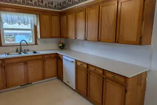 1358 Empire Ct, Freeport, IL 61032 - Photo 6