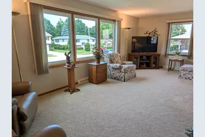 1358 Empire Court, Freeport, IL 61032 - Photo 2