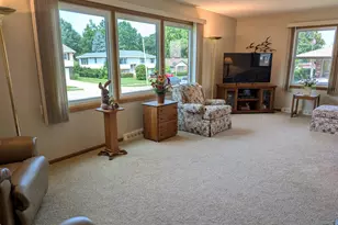 1358 Empire Ct, Freeport, IL 61032 - Photo 2