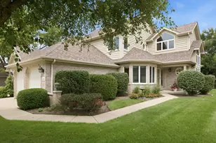 2218 Tamarack Dr, Downers Grove, IL 60515 - Photo 2