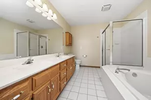 2218 Tamarack Dr, Downers Grove, IL 60515 - Photo 16