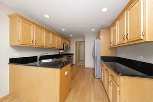 2218 Tamarack Dr, Downers Grove, IL 60515 - Photo 10