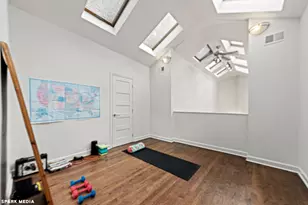 353 W Chicago Ave, Chicago, IL 60654 - Photo 12