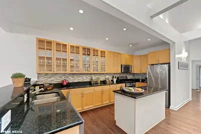 353 W Chicago Avenue #4E, Chicago, IL 60654 - Photo 4