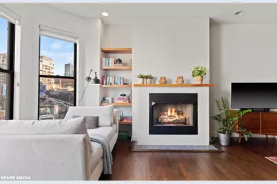 353 W Chicago Avenue #4E, Chicago, IL 60654 - Photo 2