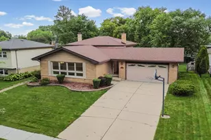 319 Gareth Ln, Schaumburg, IL 60193 - Photo 2