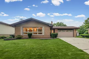 319 Gareth Ln, Schaumburg, IL 60193 - Photo 1