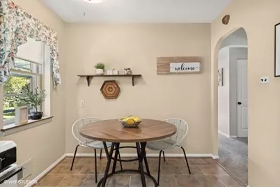 805 N Mitchell Avenue, Arlington Heights, IL 60004 - Photo 10