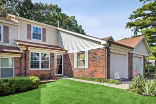 93 Pine Cir, Cary, IL 60013 - Photo 1