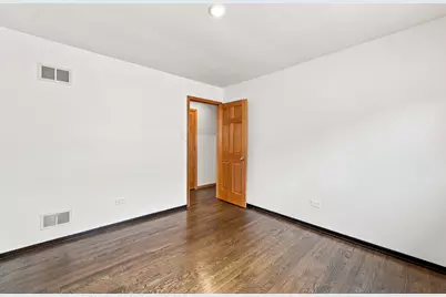 11625 S Avenue L, Chicago, IL 60617 - Photo 14