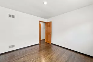 11625 S Ave L, Chicago, IL 60617 - Photo 14