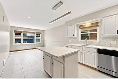 11625 S Avenue L, Chicago, IL 60617 - Photo 8