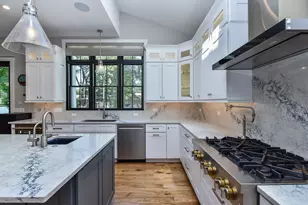 625 N Loomis St, Naperville, IL 60563 - Photo 8