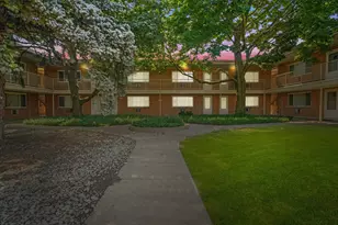 4211 W 95th St, Oak Lawn, IL 60453 - Photo 2