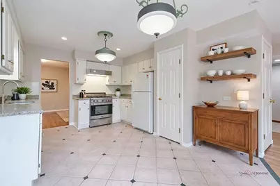 158 N Royal Oak Drive, Vernon Hills, IL 60061 - Photo 4