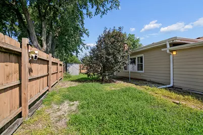 7840 W 76th Street, Bridgeview, IL 60455 - Photo 18