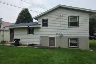 1807 18th Ave, Sterling, IL 61081 - Photo 2