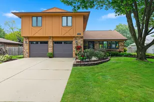 305 S Knollwood Dr, Schaumburg, IL 60193 - Photo 1
