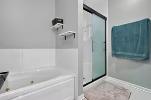 50 N Bokelman St, Roselle, IL 60172 - Photo 10