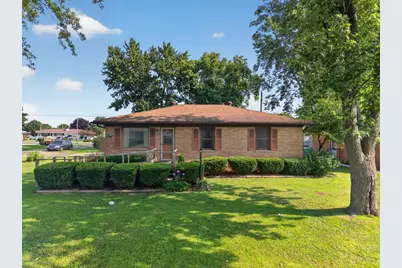 1522 Manhatten Drive, Streator, IL 61364 - Photo 1