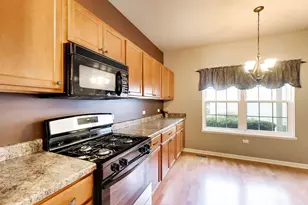 2811 Granite Ct, Crystal Lake, IL 60012 - Photo 10
