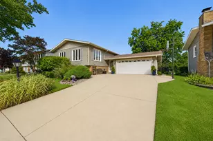 15440 Alameda Ave, Oak Forest, IL 60452 - Photo 2