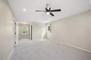 894 Thompson Blvd, Buffalo Grove, IL 60089 - Photo 18