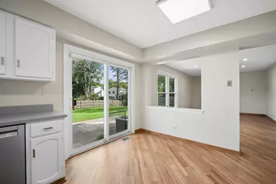 894 Thompson Boulevard, Buffalo Grove, IL 60089 - Photo 8