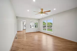 894 Thompson Blvd, Buffalo Grove, IL 60089 - Photo 10