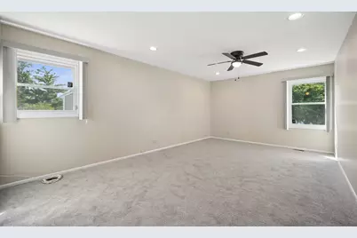 894 Thompson Boulevard, Buffalo Grove, IL 60089 - Photo 12