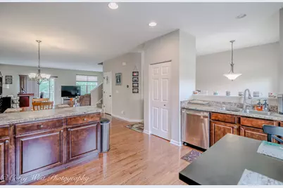4062 Pompton Avenue, Elgin, IL 60124 - Photo 10