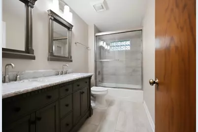 172 Hilltop Court, Sleepy Hollow, IL 60118 - Photo 8