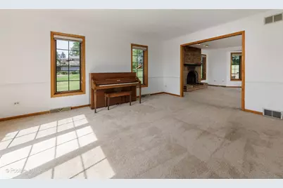 23 Squire Road, Hawthorn Woods, IL 60047 - Photo 4