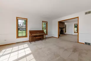 23 Squire Rd, Hawthorn Woods, IL 60047 - Photo 4
