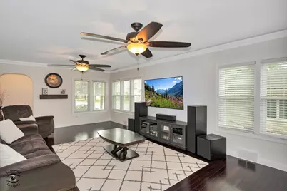 719 N Kennedy Drive, Kankakee, IL 60901 - Photo 2