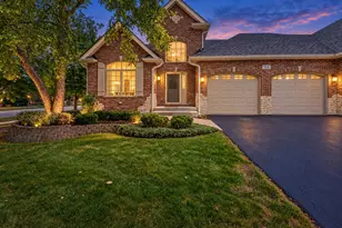 701 Kelly Ct, Roselle, IL 60172 - Photo 2