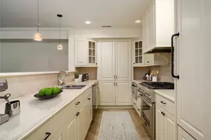 82 E Elm St, Chicago, IL 60611 - Photo 6