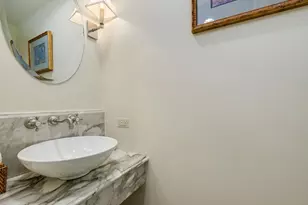 82 E Elm St, Chicago, IL 60611 - Photo 14
