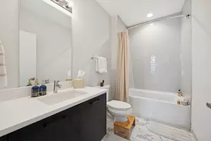 1045 W Cornelia Ave, Chicago, IL 60657 - Photo 10