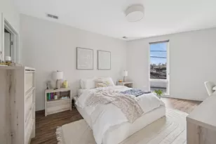1045 W Cornelia Ave, Chicago, IL 60657 - Photo 8